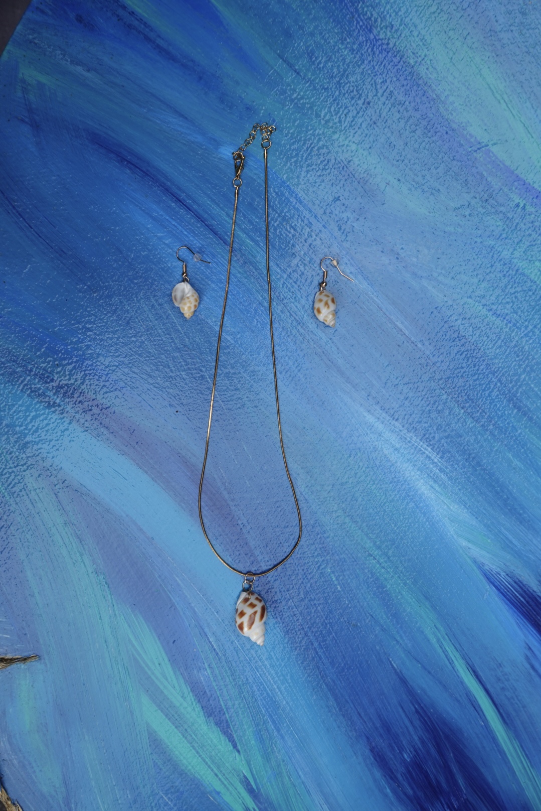 Wire-wrapped conch and cockle pendant